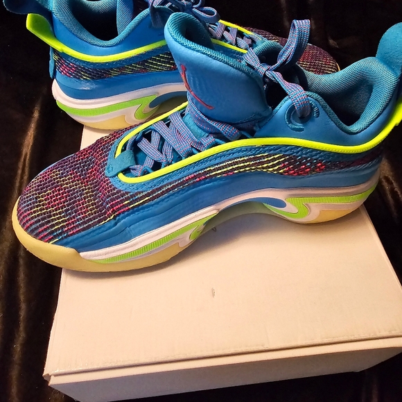 2022 Luka Doncic x Air Jordan 36 Low 'Laser Blue' size 6.5 box included - Picture 6 of 13